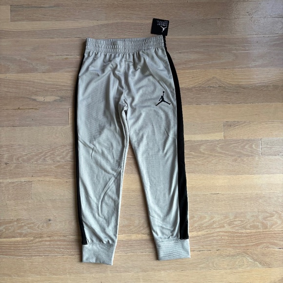 Boys grey nike air jordan logo jogger sweatpants size 7 nwt - Picture 1 of 1
